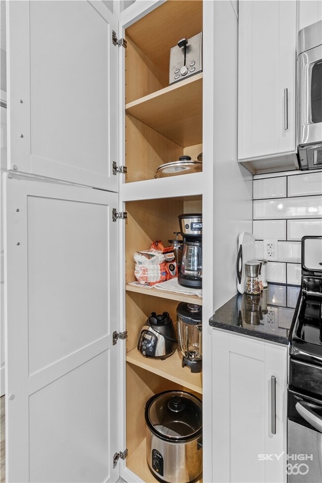 Building Photo - 1305 SE Benton St