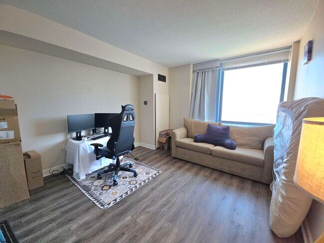 Building Photo - 526 Pacific Ave