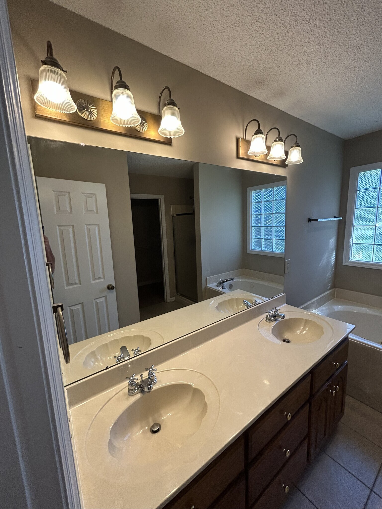 Building Photo - 103 Bell Rosa Ct