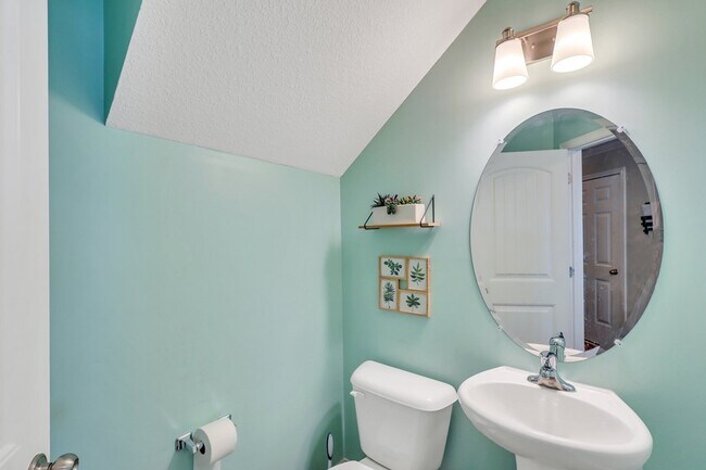 Building Photo - 203 Grandview Dr