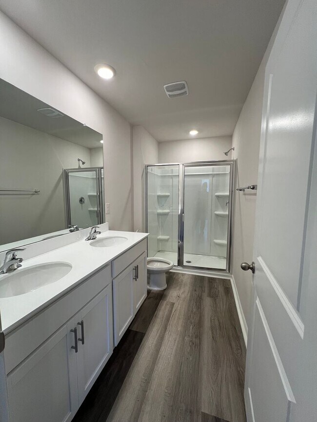 Building Photo - 3 Bed 2.5 Bath with an Office/  Flex Room