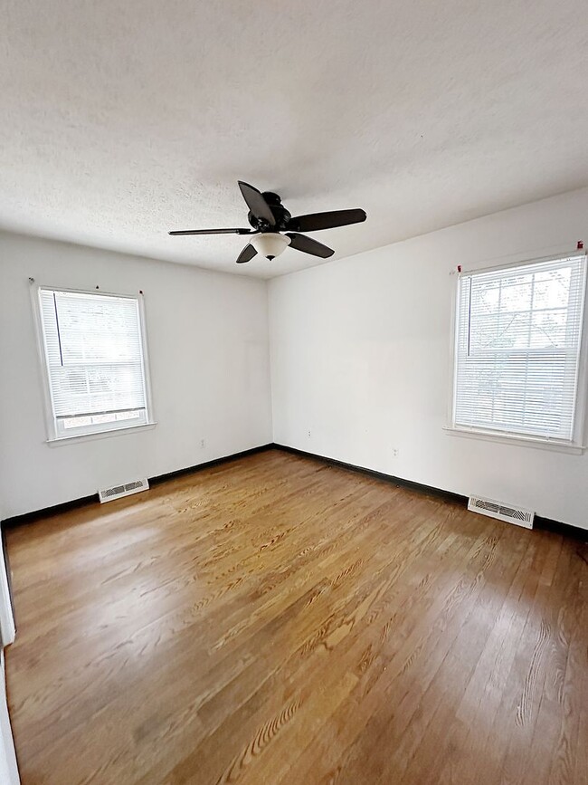 Building Photo - 5 Bed / 3 Bath Home with Finished Basement