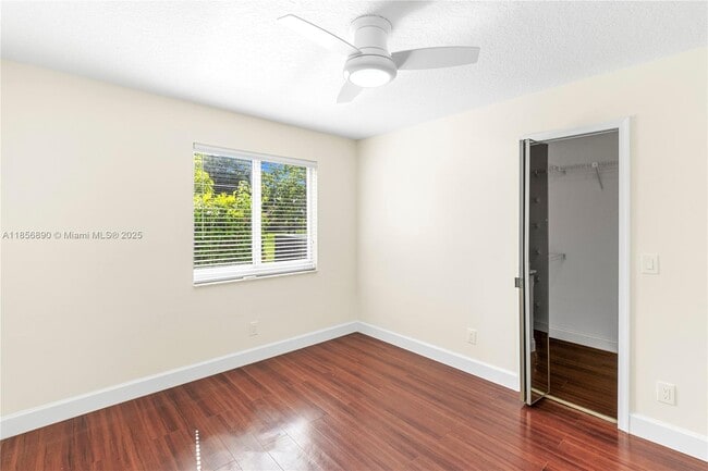Building Photo - 15800 Surrey Cir