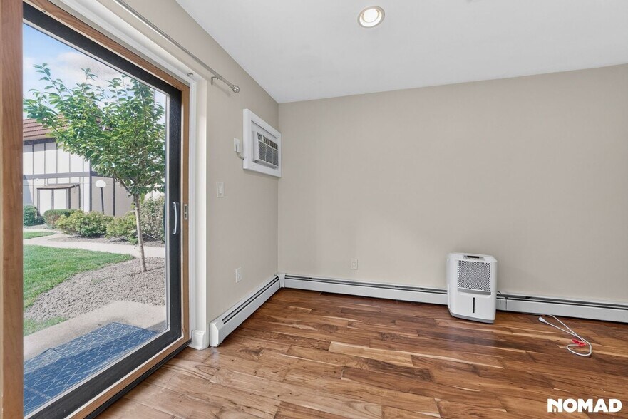 Building Photo - 5 Loudon Dr