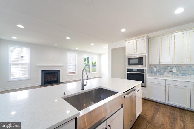 Building Photo - 41935 Spring Air Dr