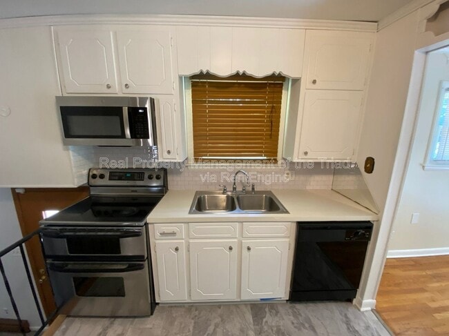 Building Photo - 926 Hilltop Blvd