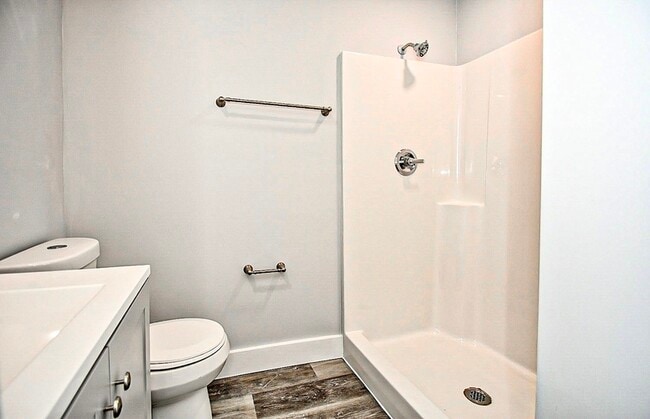 Building Photo - 3343 Waterside Dr