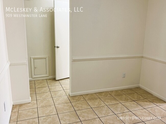 Building Photo - 909 Westminster Ln