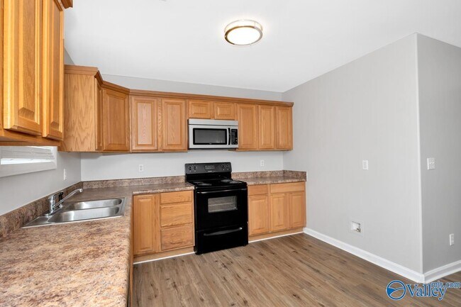 Building Photo - 800 Linwood Dr NW