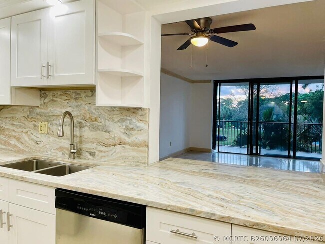 Building Photo - 1101 River Reach Dr