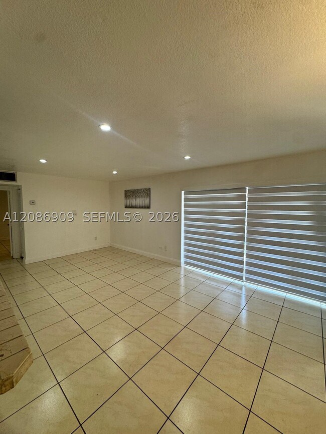Building Photo - 4610 NW 79th Ave