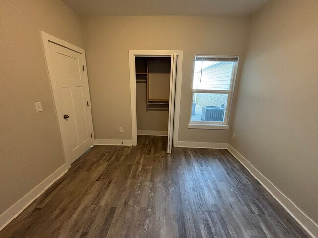 Building Photo - 2835/37 W 55th