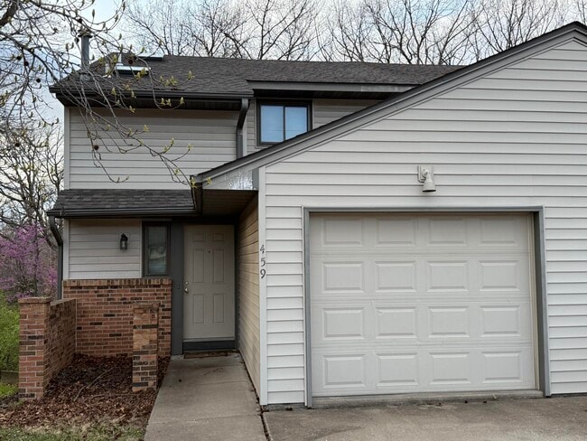 Primary Photo - 459 Foxfire Dr