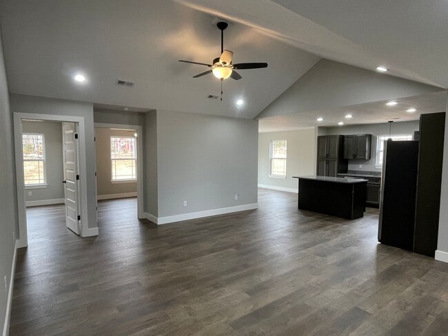 Building Photo - NEW CONSTRUCTION 3 Bed 2 Bath FOR RENT in Waynesville