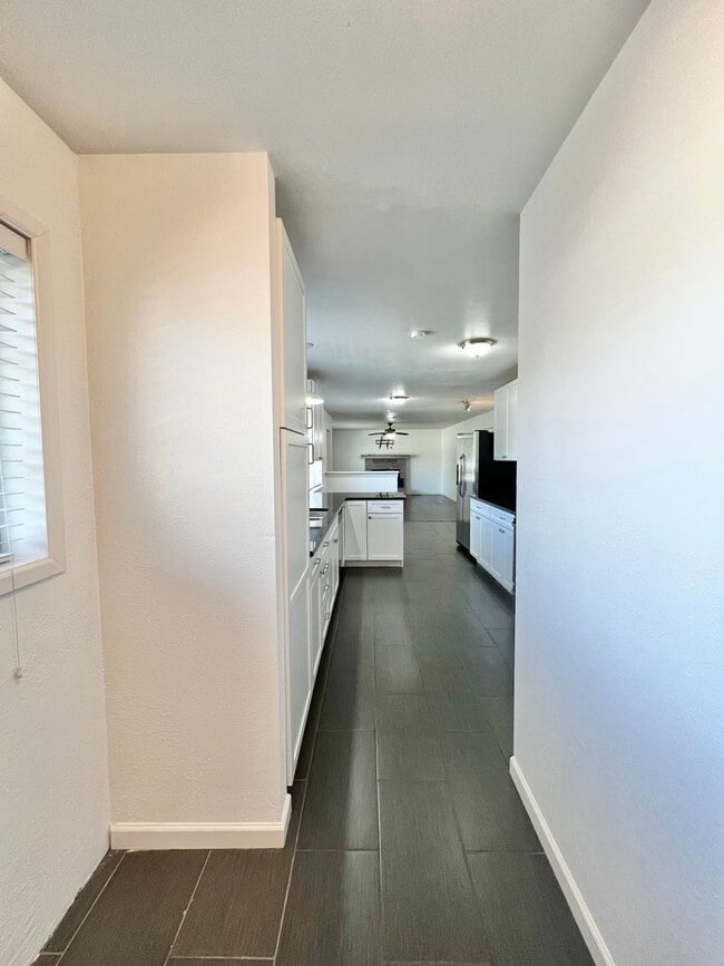 Building Photo - 3 Bedroom, 2 bath house