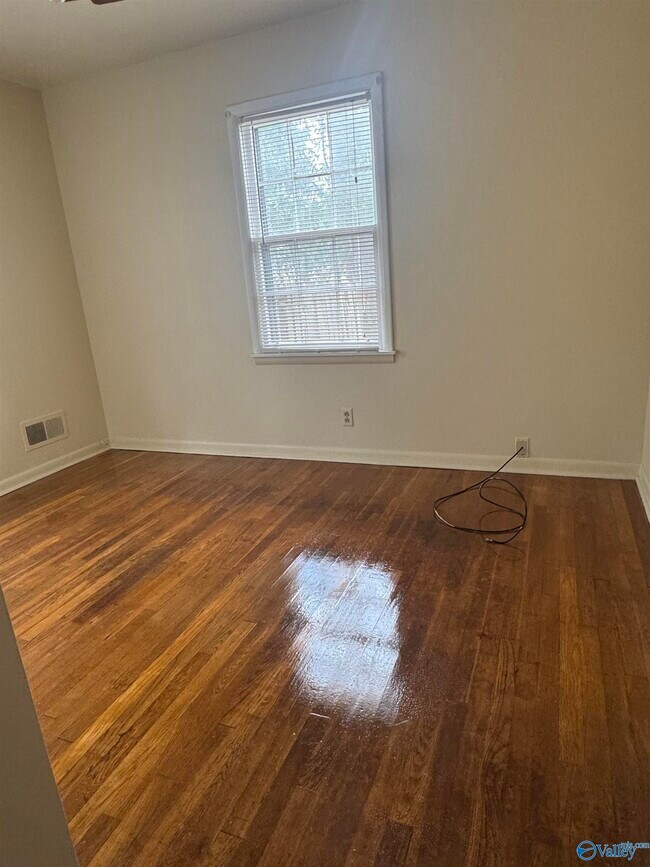 Building Photo - 2005 Rosewood Dr NW