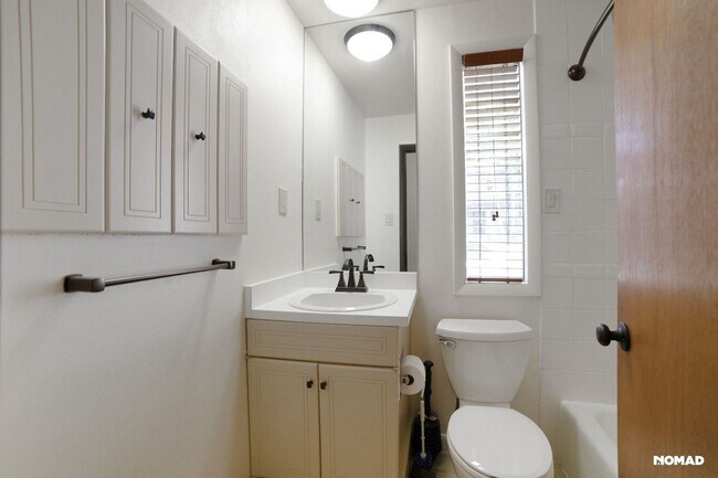 Building Photo - Spacious 4BR Condo in Evergreen