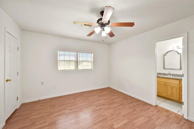 Building Photo - 214 Schilling Ave