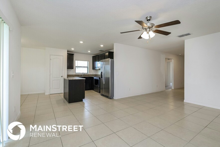 Building Photo - 1499 Swan Lake Cir