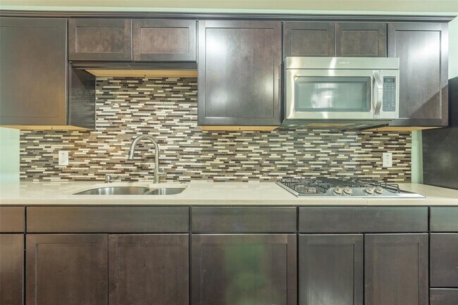 Building Photo - 4202 Fairmeadow Dr