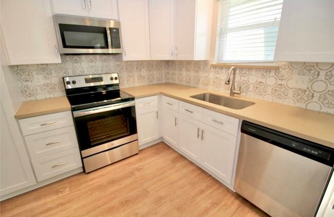 Building Photo - 407 Stadium Ln