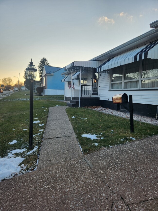 Building Photo - 518 E Walton Ave