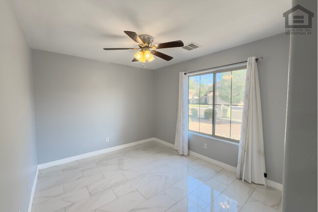 Building Photo - 3Bed/2Bath House at AZ-101 Loop/75th Ave! Ready for Immediate Move-In! -- HOME OFFICE!