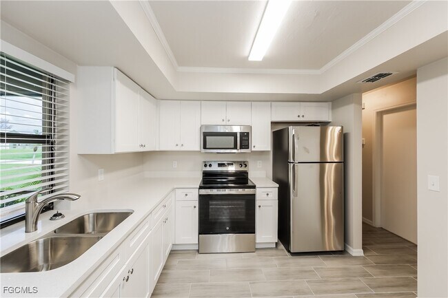 Building Photo - 122 NE 20th Pl