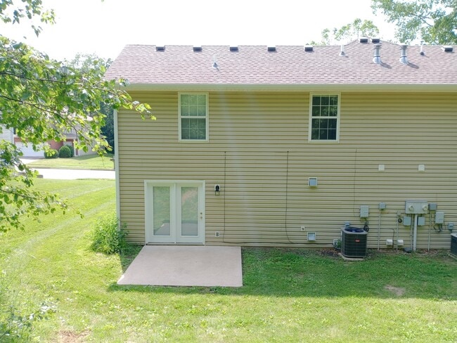 Building Photo - 702 Upland Creek Rd