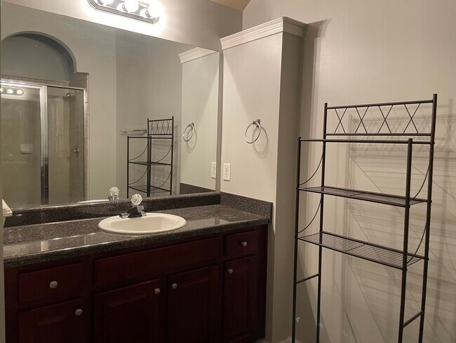 Building Photo - 527 Telegraph Dr