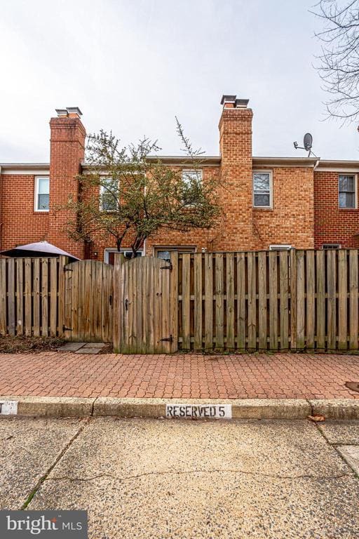 Building Photo - 839 N Greenbrier St