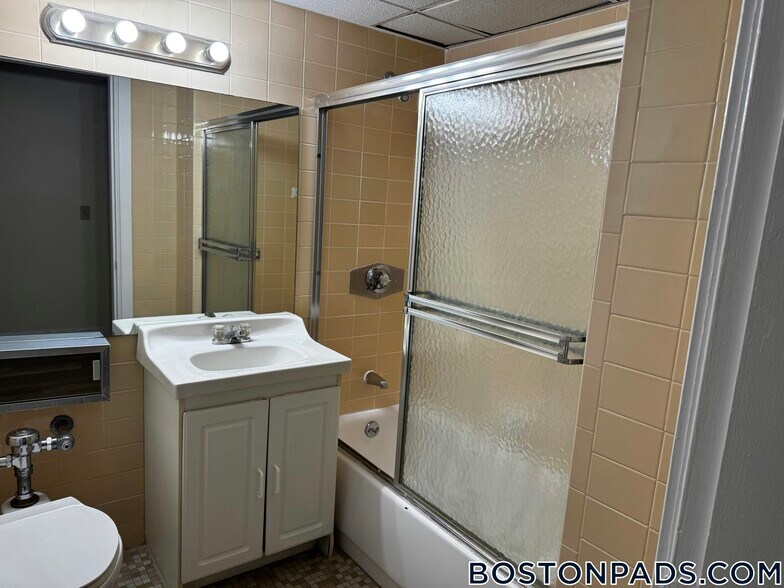 Building Photo - 62 Boylston St