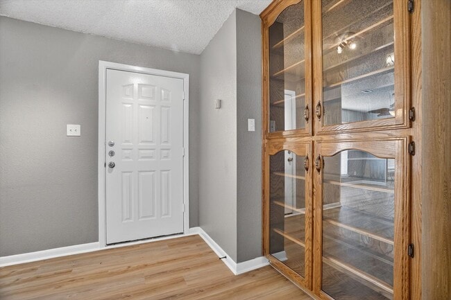 Building Photo - Move-In Ready Gem Near DFW Airport and Major Highways