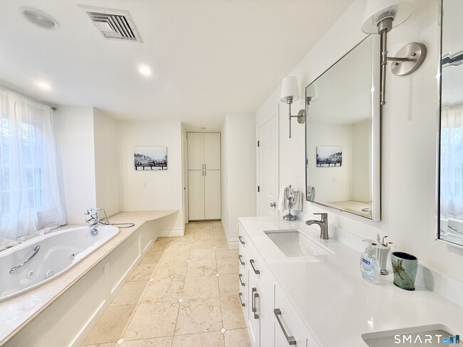 Building Photo - 139 Highland Ave