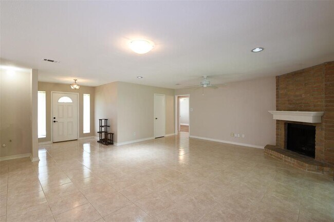 Building Photo - 19406 Enchantington Cir