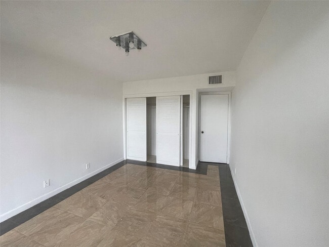 Building Photo - 3301 Spanish Moss Terrace