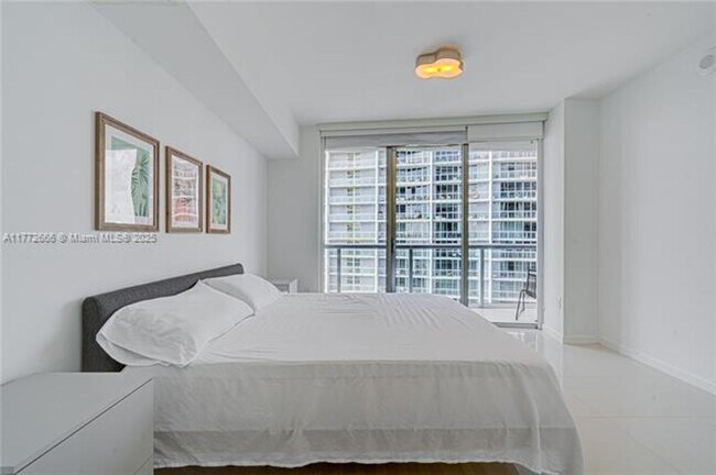 Building Photo - 475 Brickell Ave
