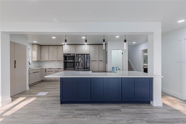 Building Photo - 2061 S Peninsula Dr