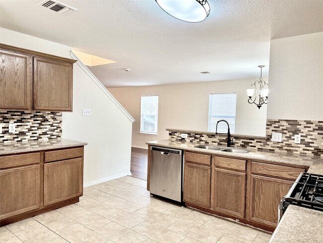 Building Photo - 3814 Silver Bridge Ln