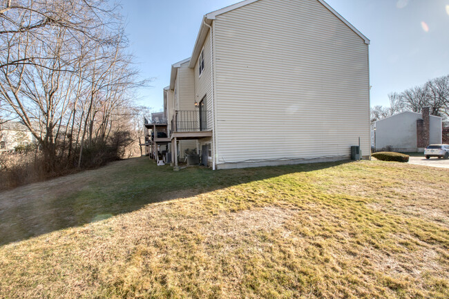 Building Photo - 151 Carriage Path S