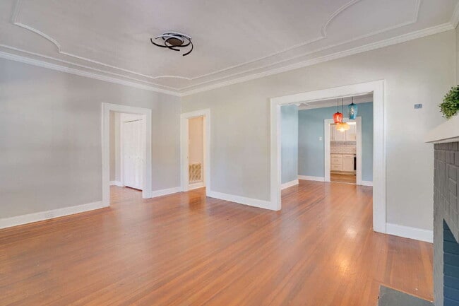 Building Photo - Three-Bed Home w/ Fenced in BackYard in the Heart of Durham