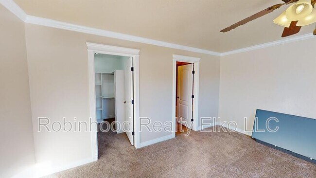 Building Photo - 963 Alpine Dr