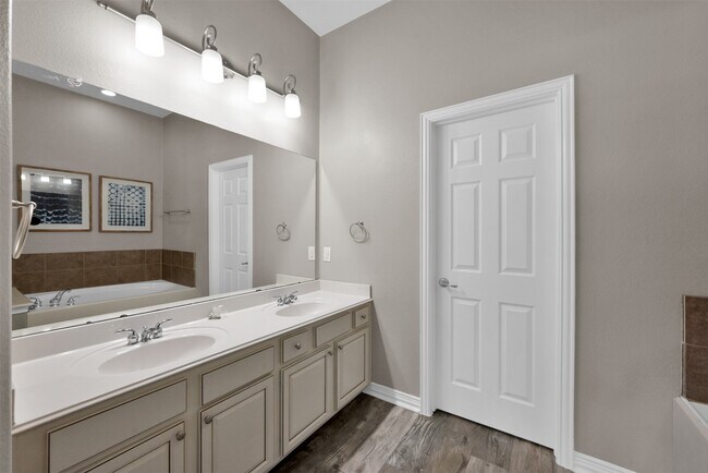 Building Photo - 9222 Sunlight Oak Ln