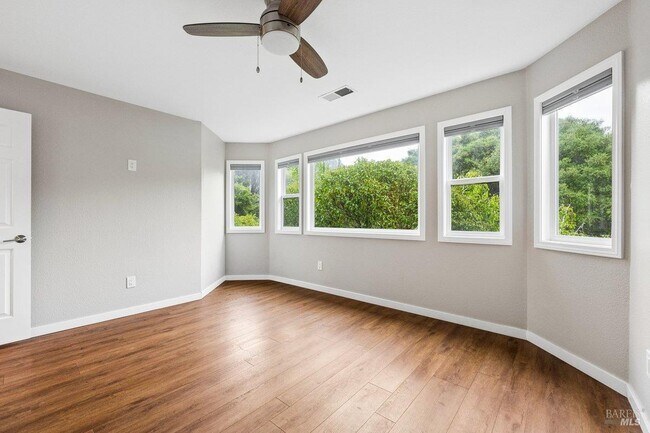 Building Photo - 4 Courtney Ln