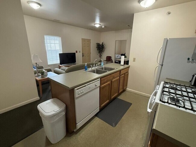 Building Photo - 1950 W 1st St