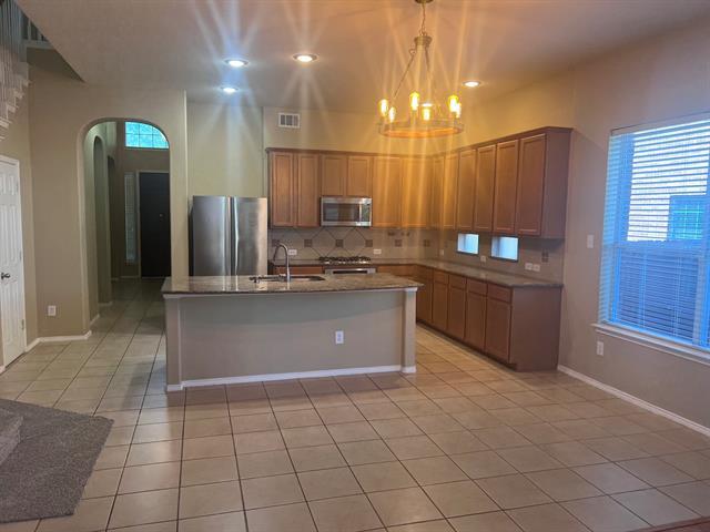 Building Photo - 11490 La Grange Dr