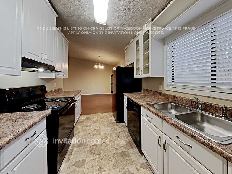 Building Photo - 1400 Glynn Oaks Dr SW