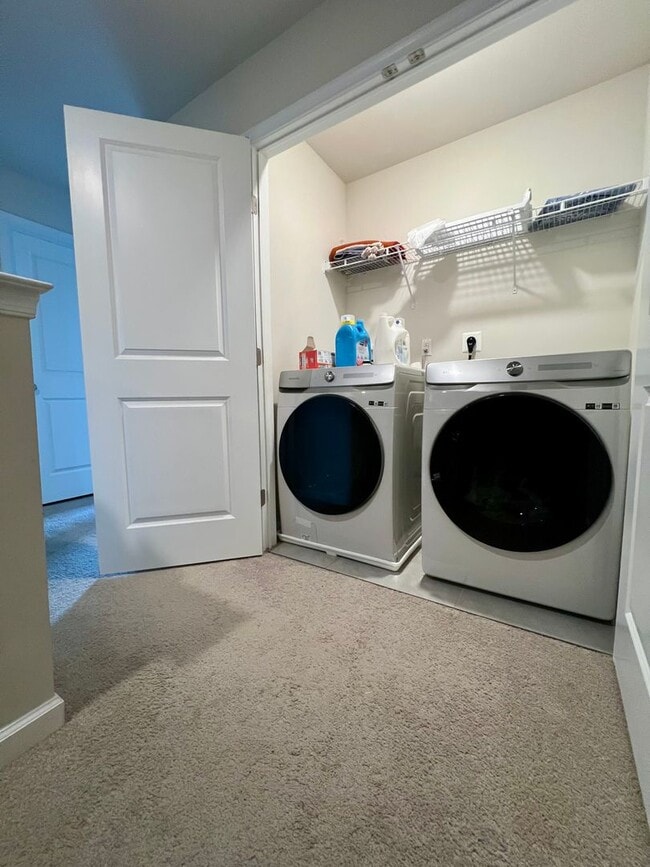 Building Photo - Stunning 4-Bed Townhome in Quakertown! Available NOW!