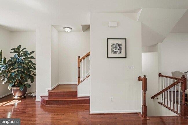 Building Photo - 42642 Burbank Terrace