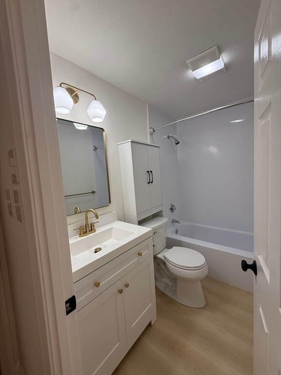 Building Photo - 2 Greenbriar Dr